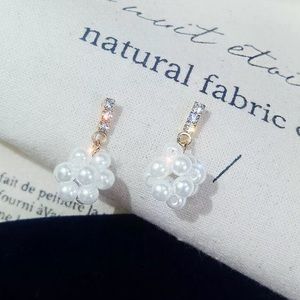 Elegant Pearl Ear Studs. NEW!!!